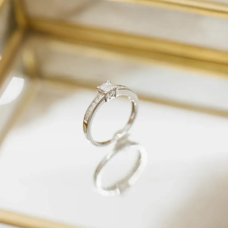 Diamantring med diamanter 0.33 ct w.si